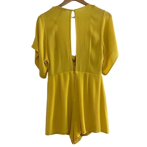 Aqua mustard yellow short sleeve front tie cut out romper Size M - Picture 4 of 5